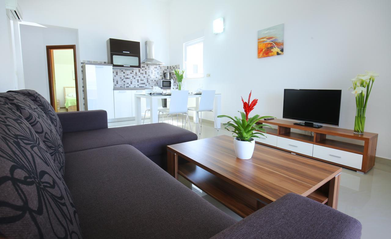 אומיס Apartments Nemira Exclusive מראה חיצוני תמונה