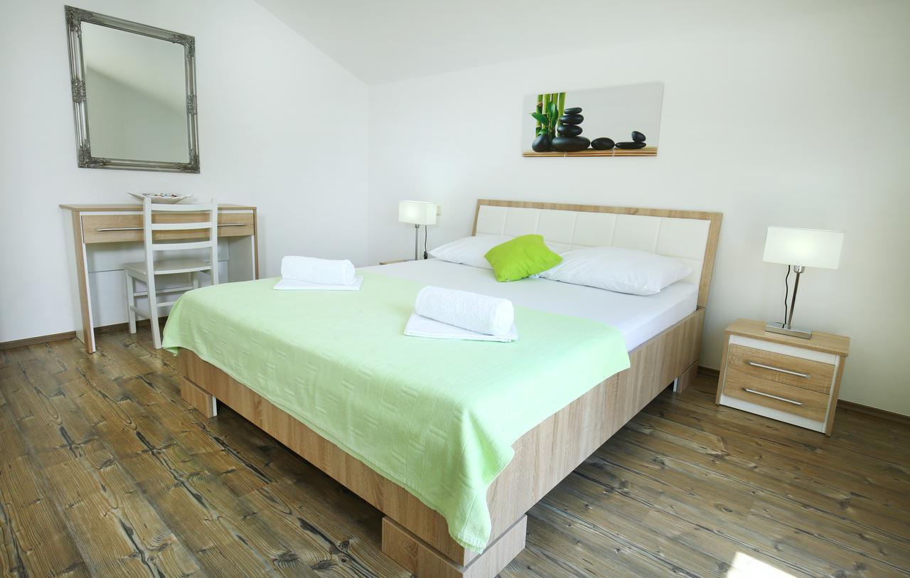 אומיס Apartments Nemira Exclusive מראה חיצוני תמונה