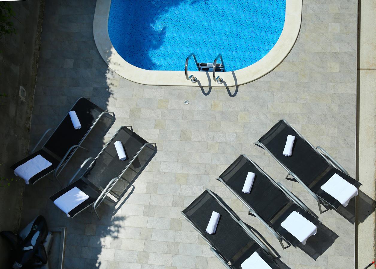 אומיס Apartments Nemira Exclusive מראה חיצוני תמונה