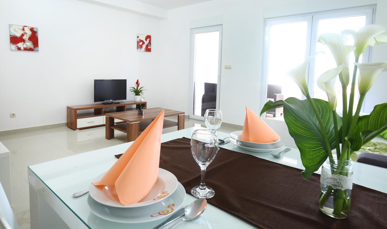 אומיס Apartments Nemira Exclusive מראה חיצוני תמונה