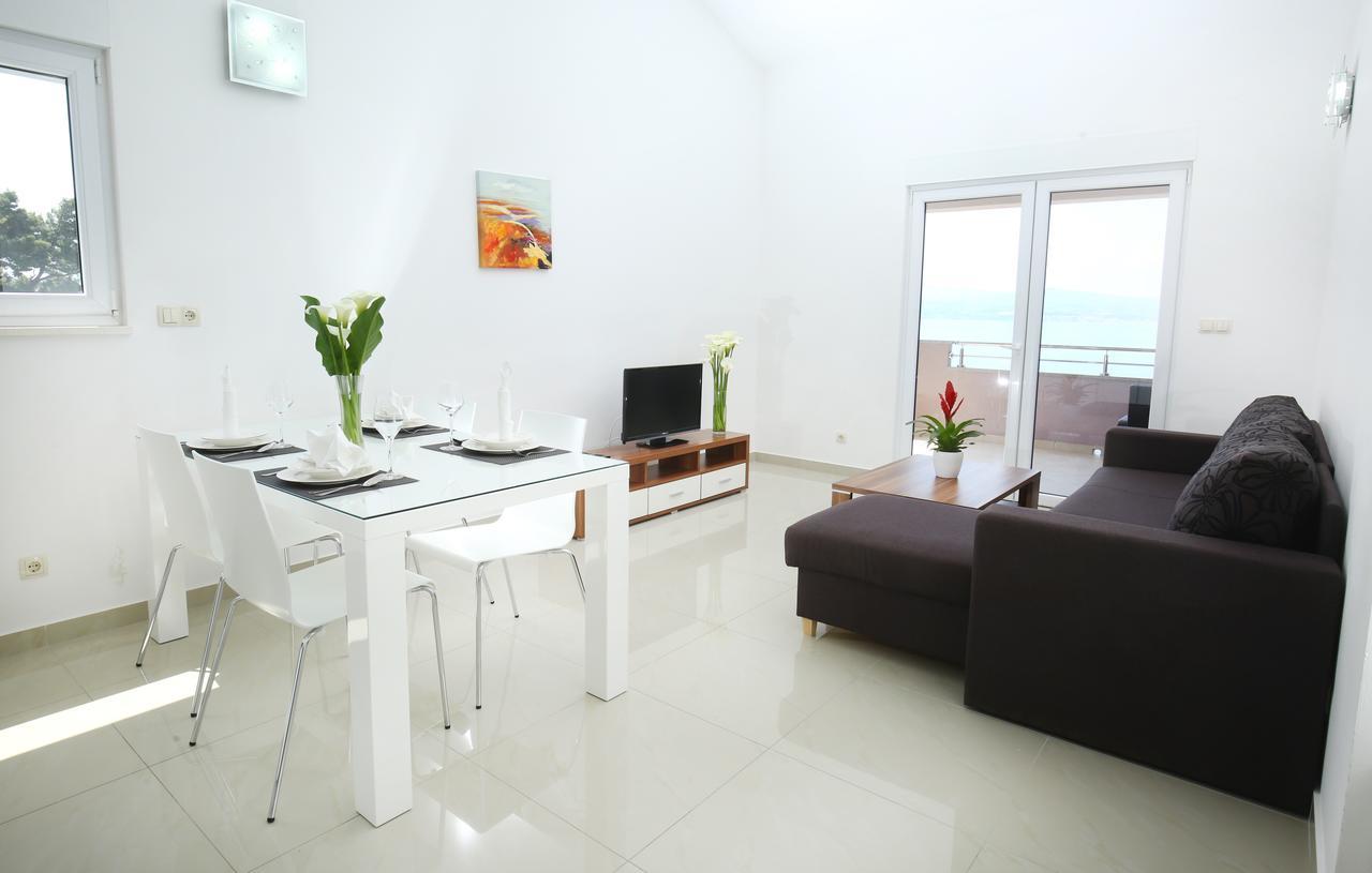 אומיס Apartments Nemira Exclusive מראה חיצוני תמונה